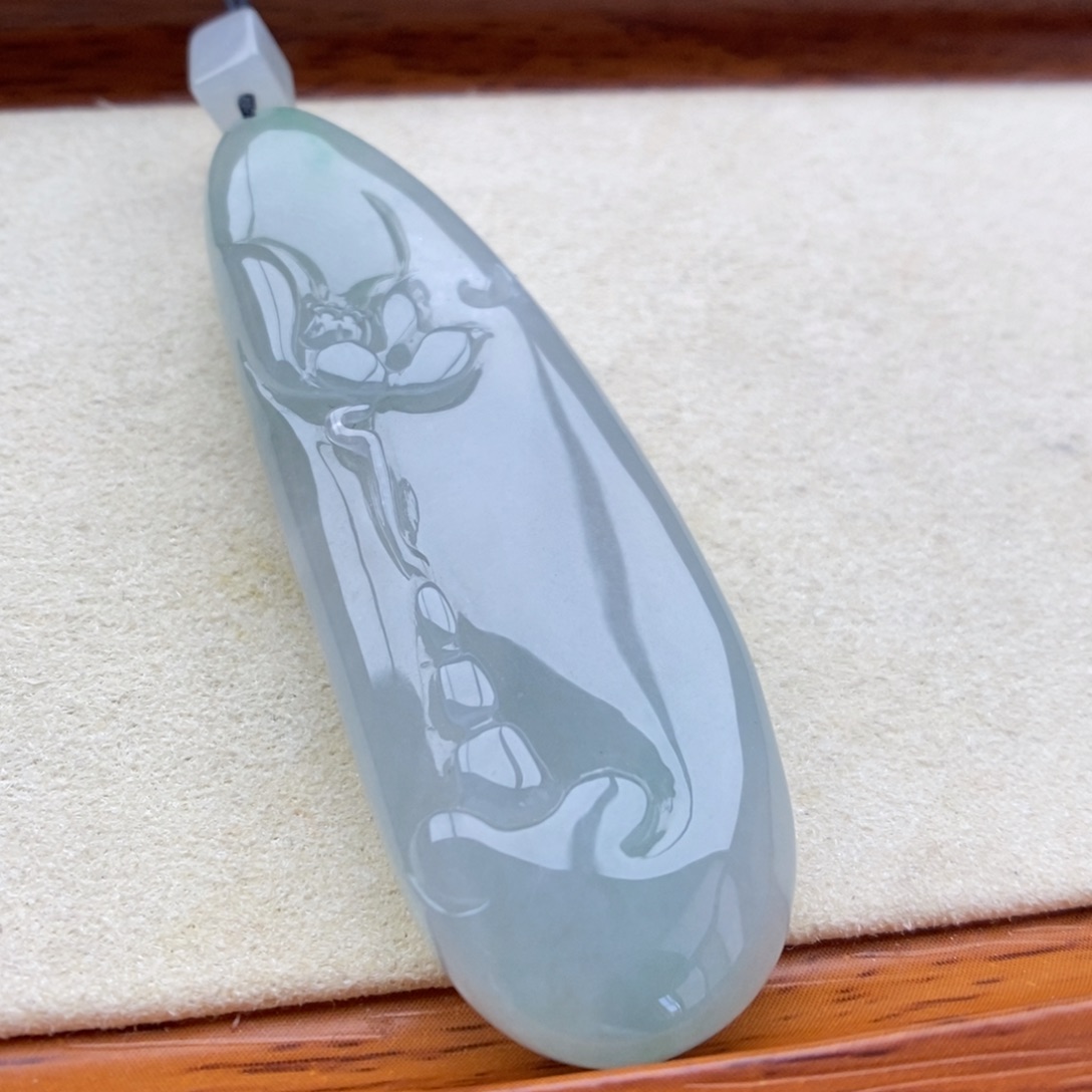 翡翠未镶嵌颈饰吊坠