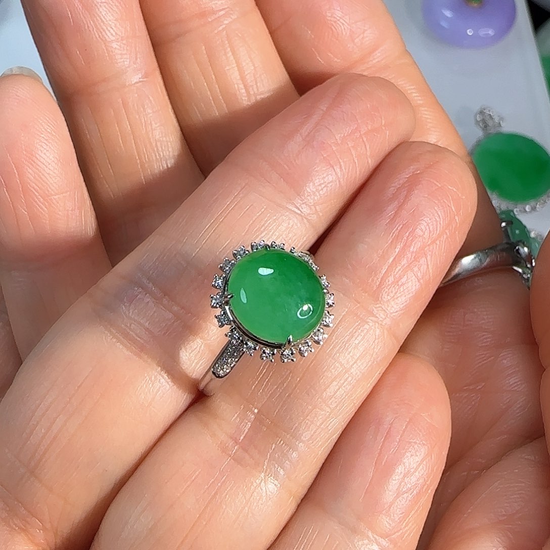 翡翠戒指18K金镶嵌戒指