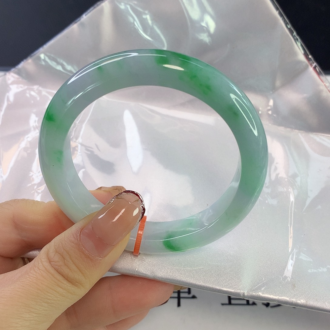 翡翠手镯未镶嵌飘花翡翠手镯9008