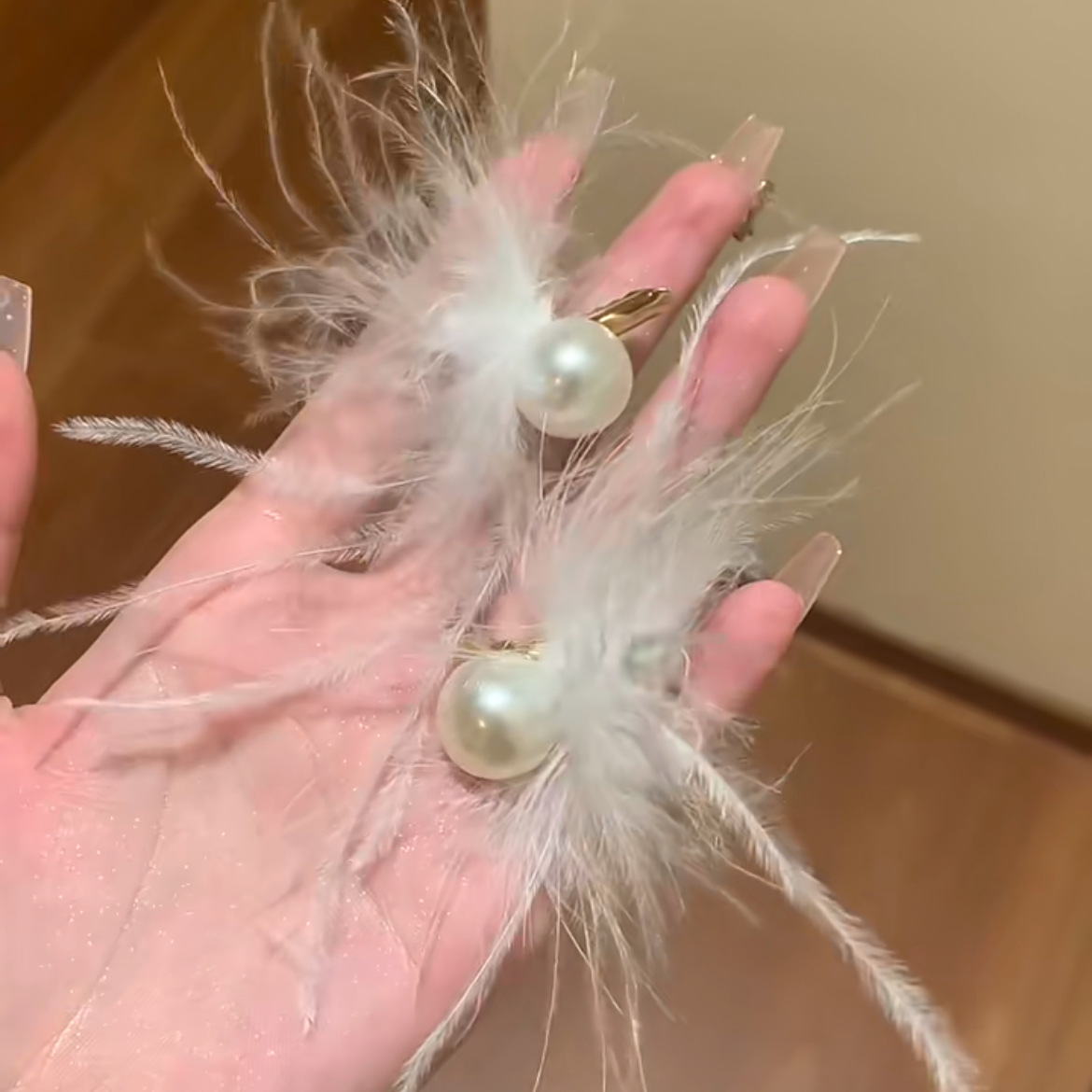 超仙ins风珠珠羽毛发夹高级感鸭嘴夹鸵鸟毛侧边夹女后脑勺发饰