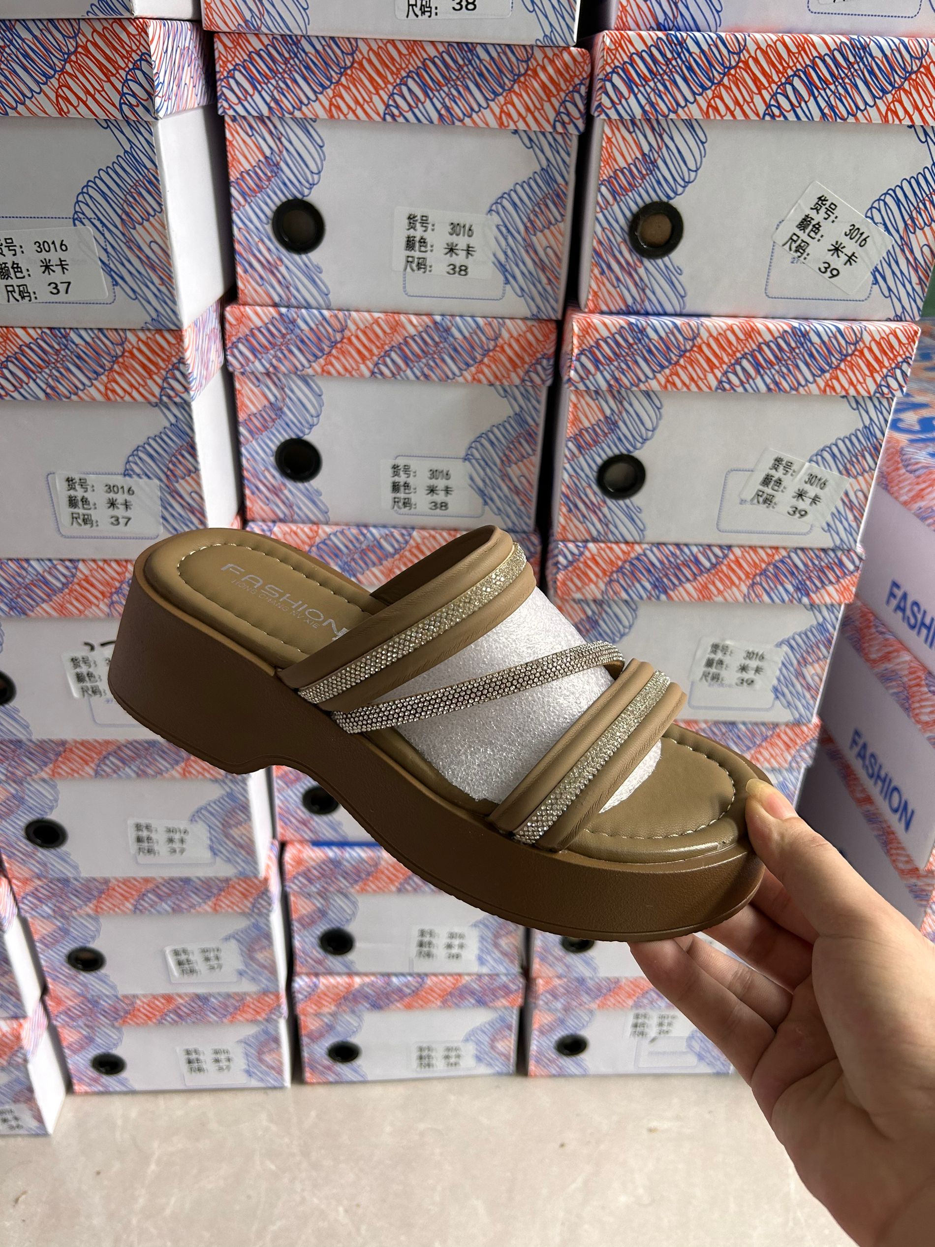 厚底拖鞋时尚休闲百搭女士夏季外穿平底坡跟