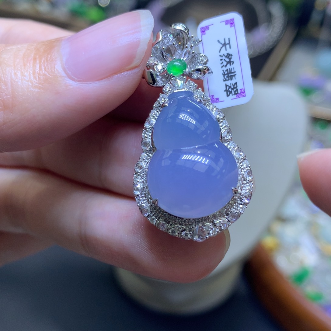 颈饰18K金镶嵌翡翠