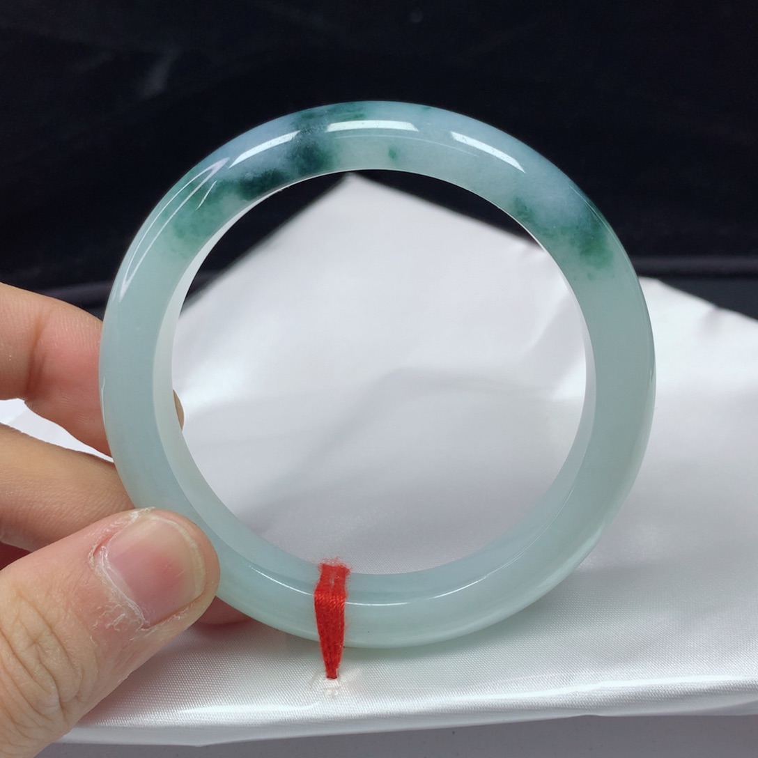 翡翠手镯（圆镯）未镶嵌55.7