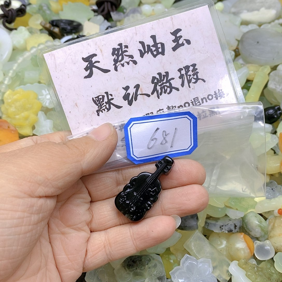 蛇纹石玉颈饰足金镶嵌681