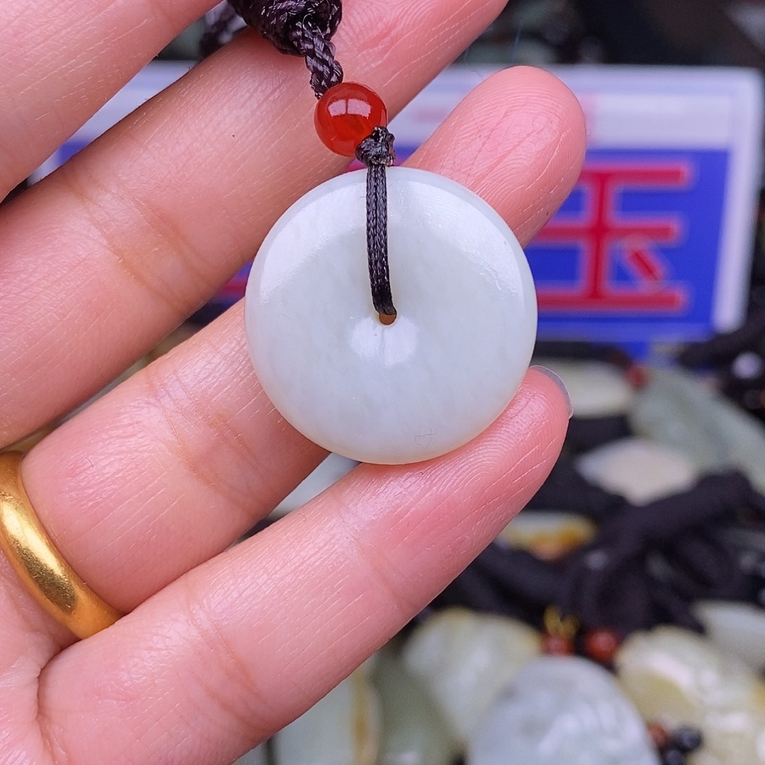 颈饰未镶嵌和田玉