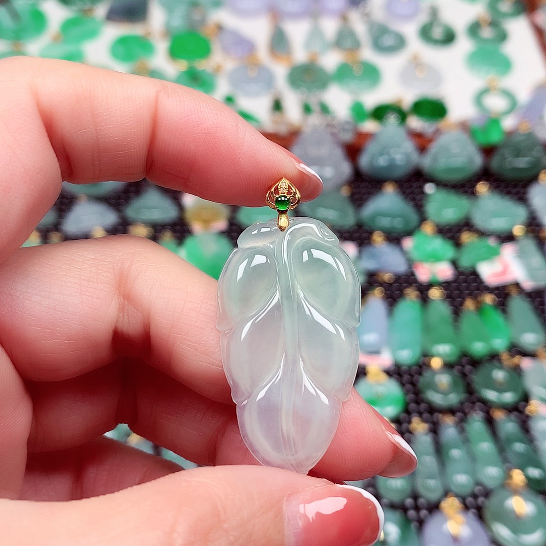 翡翠18K金镶嵌颈饰