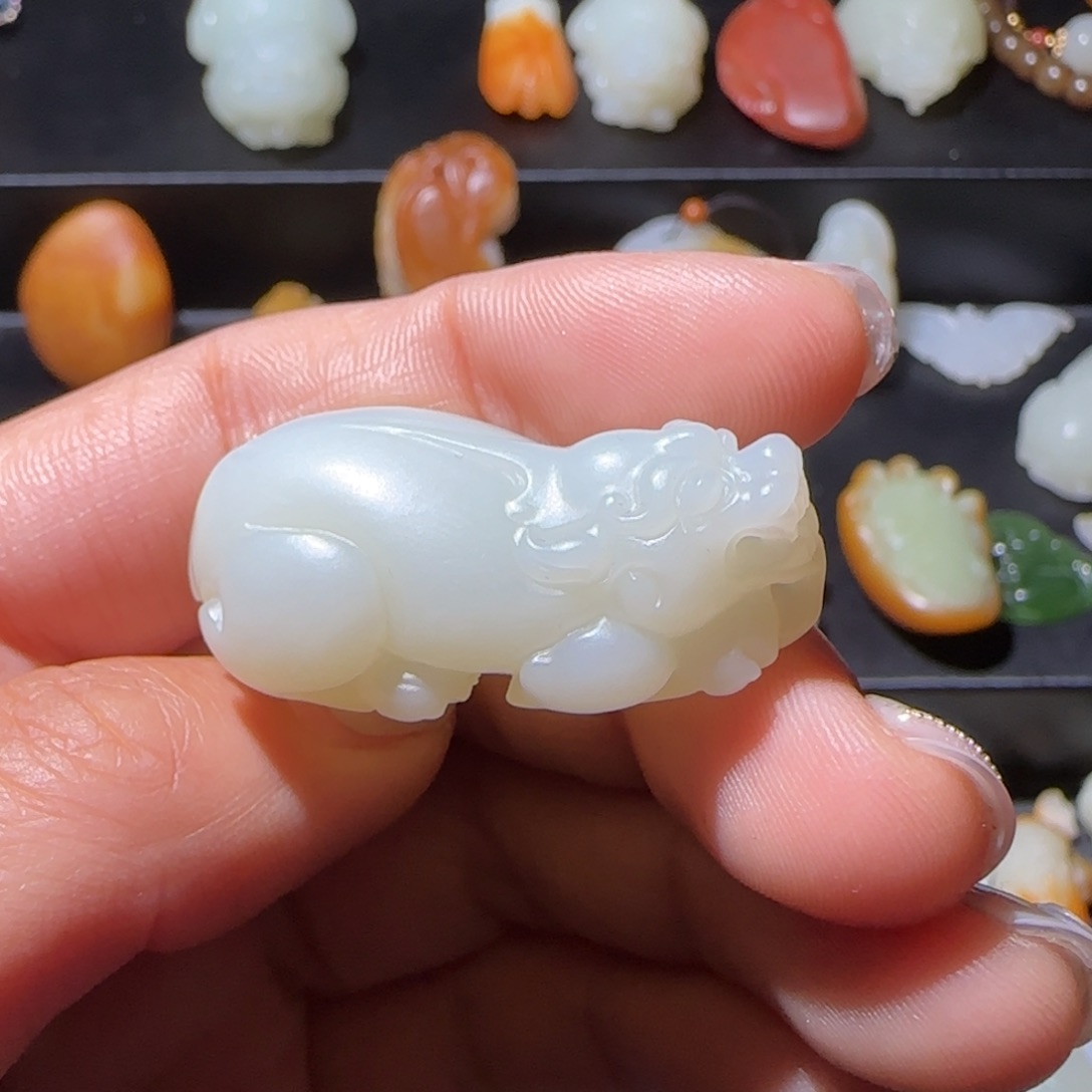 和田玉未镶嵌颈饰喜*