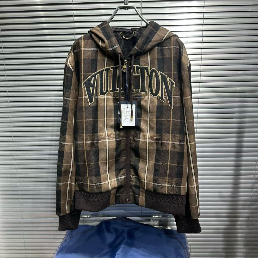 未使用 LouisVuitton/路易威登 26ss暗纹满印格纹冲锋衣夹克/50码