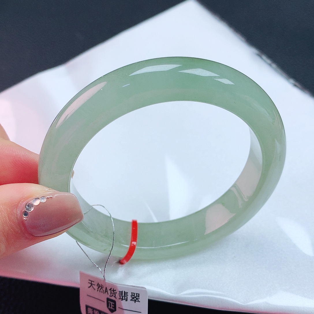 翡翠手镯未镶嵌54圈