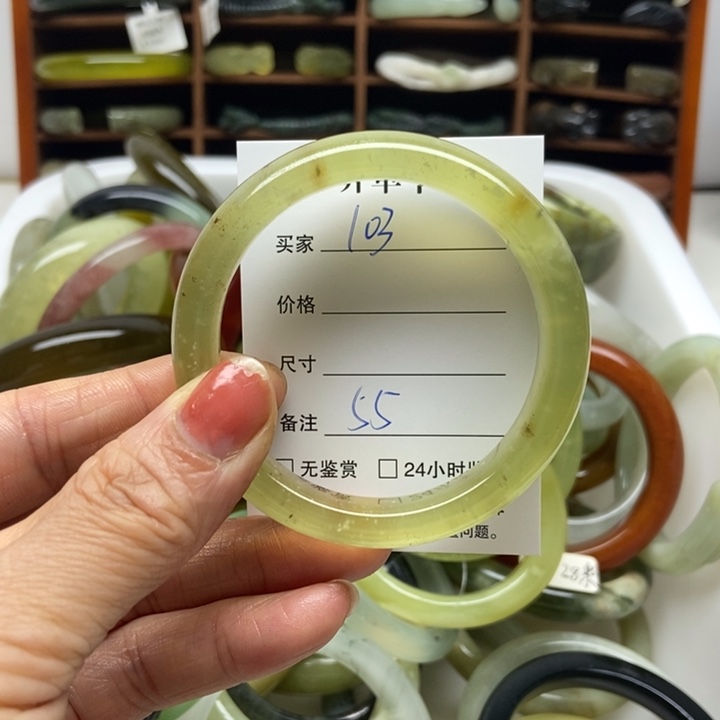 蛇纹石玉未镶嵌手镯