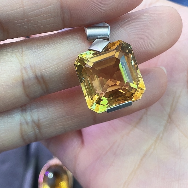 黄晶颈饰18K金镶嵌20克拉