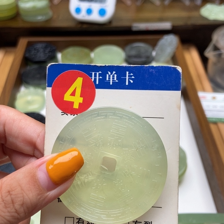 未镶嵌蛇纹石玉挂件洋**洒