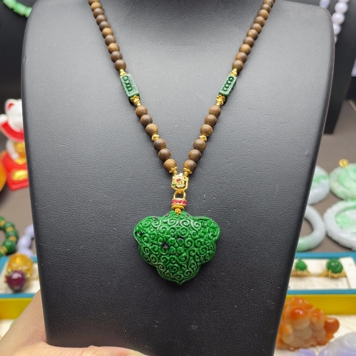 翡翠未镶嵌颈饰翡翠如意