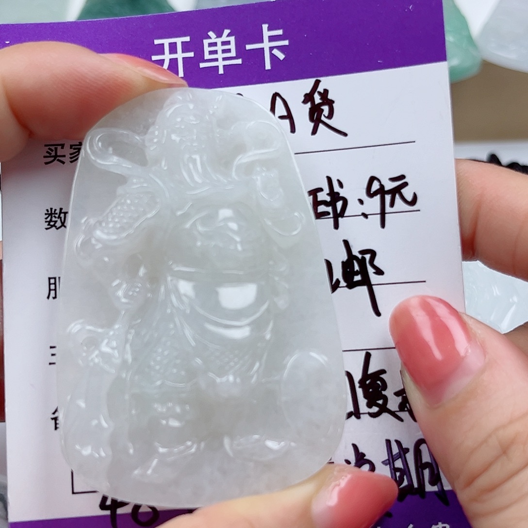 翡翠未镶嵌颈饰    