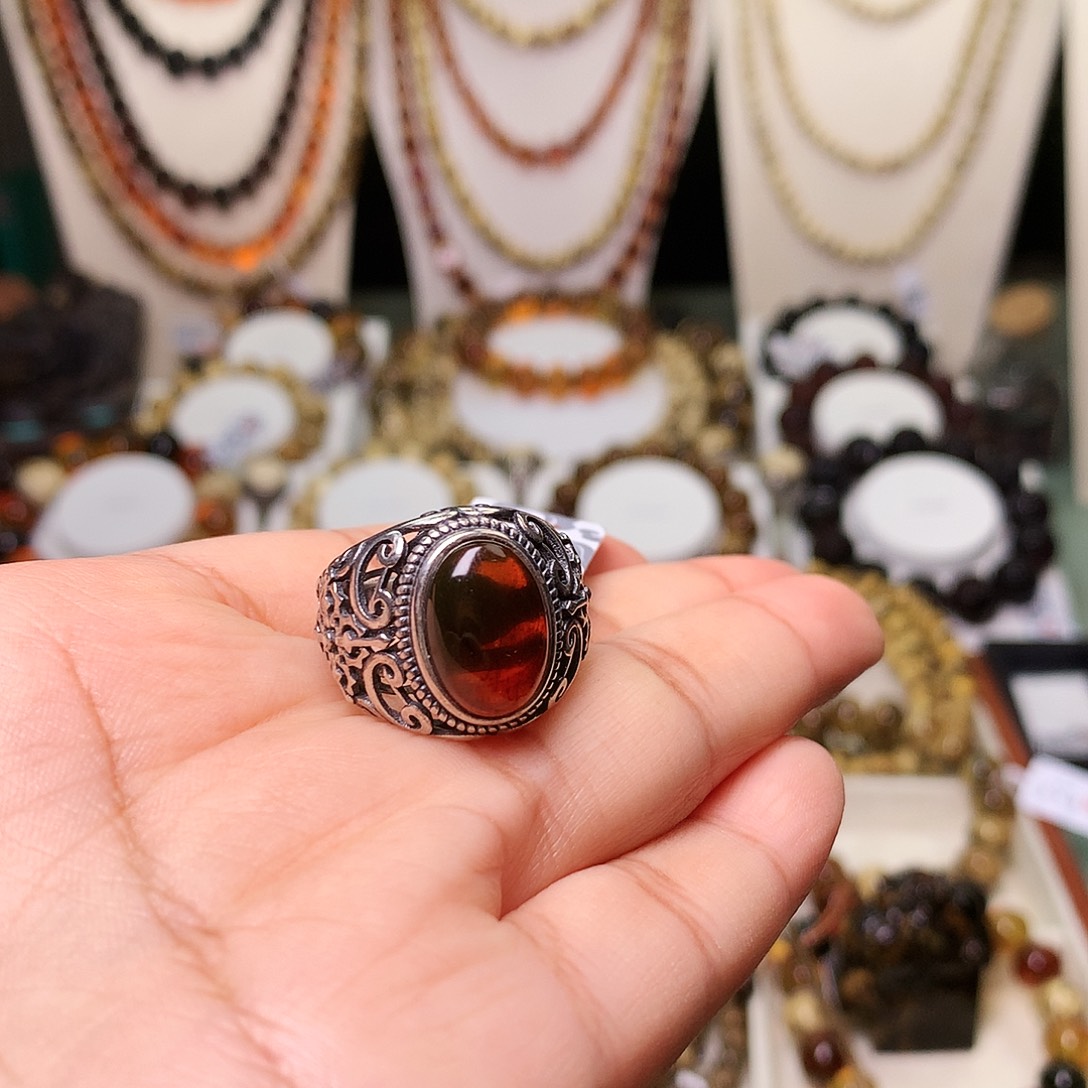 自***气琥珀未镶嵌裸石抚顺琥珀394