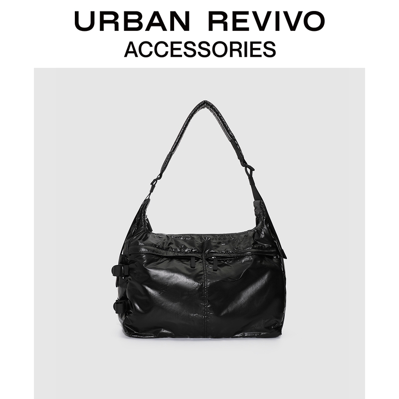 URBAN REVIVO2025秋季新款男士潮流运动充棉斜挎包UAJB50016