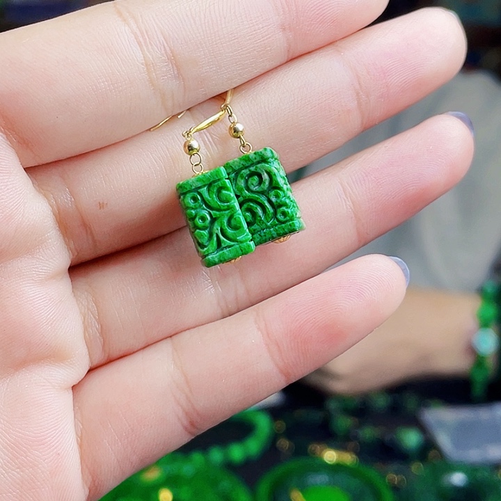 翡翠18K金镶嵌颈饰多样性