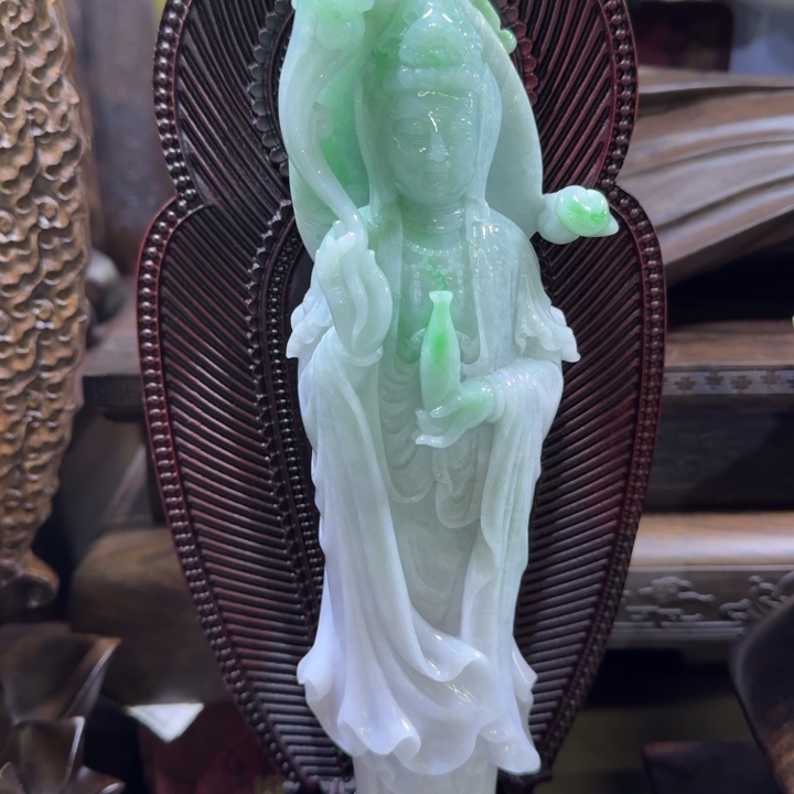 翡翠未镶嵌摆件自在观音