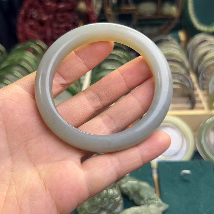 和田玉手镯未镶嵌58圈围9013