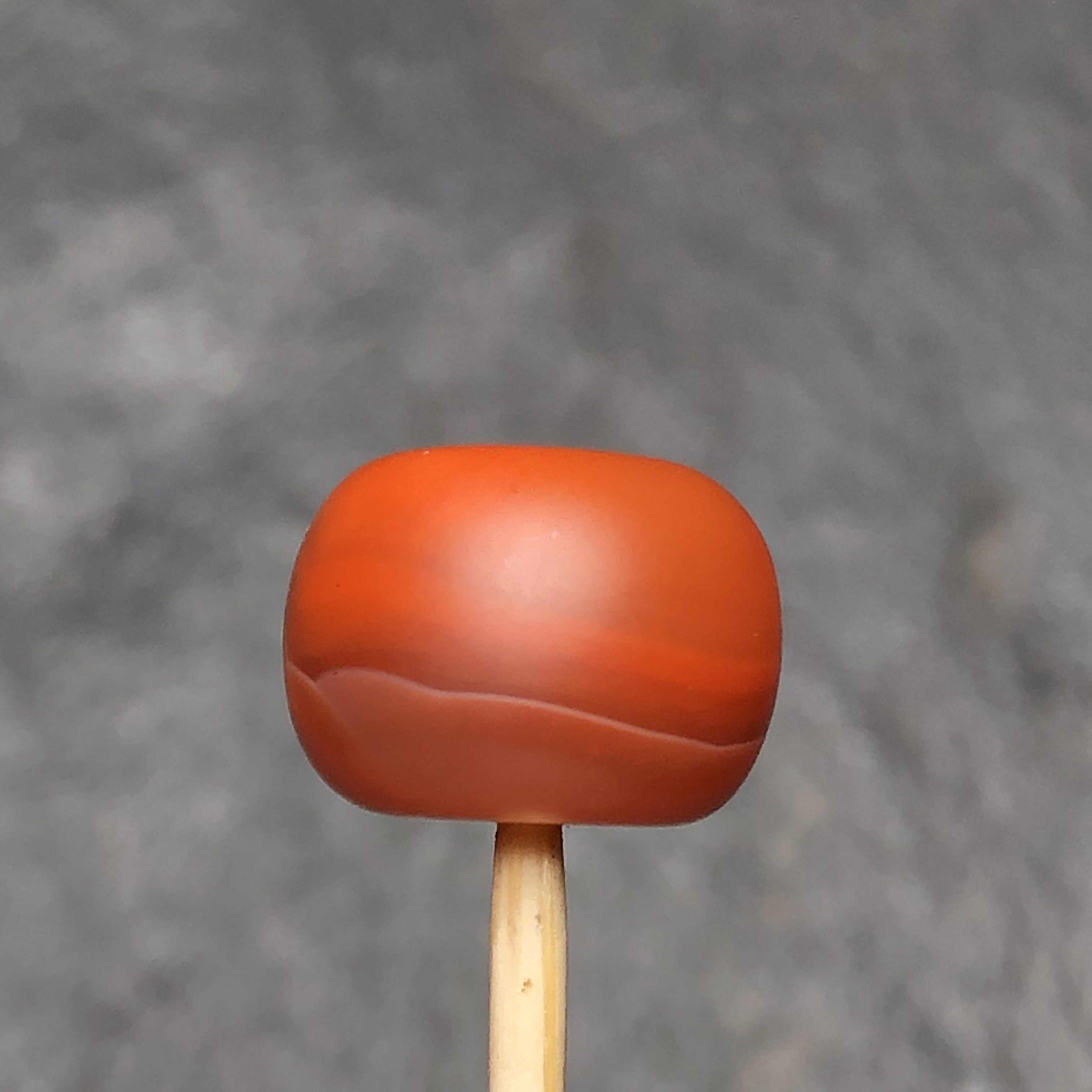 原矿南红玛瑙手工打磨老型珠直径10.3对孔7.6毫米无裂