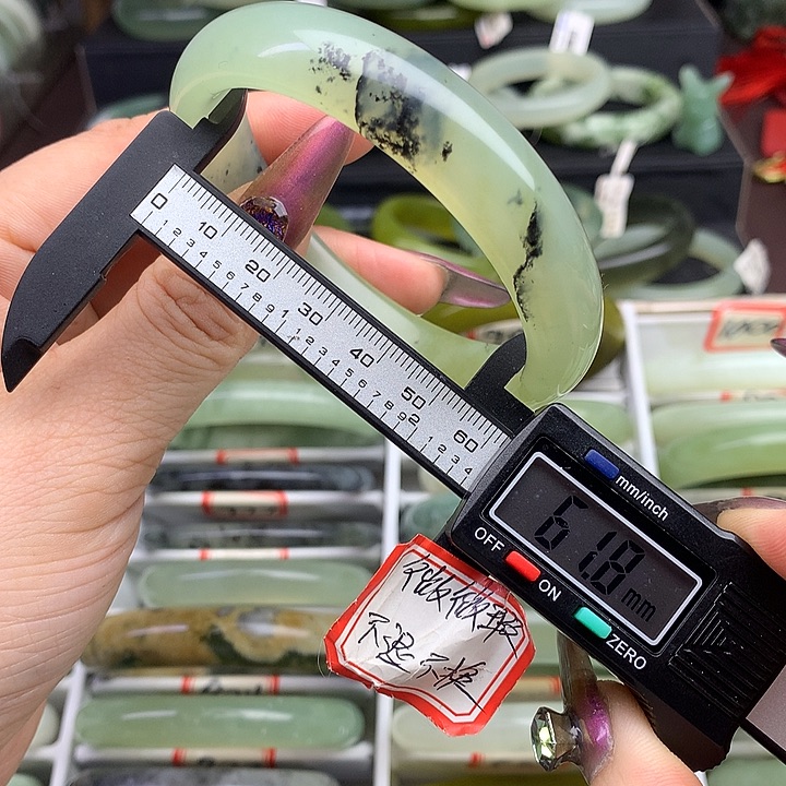 蛇纹石玉手镯未镶嵌997