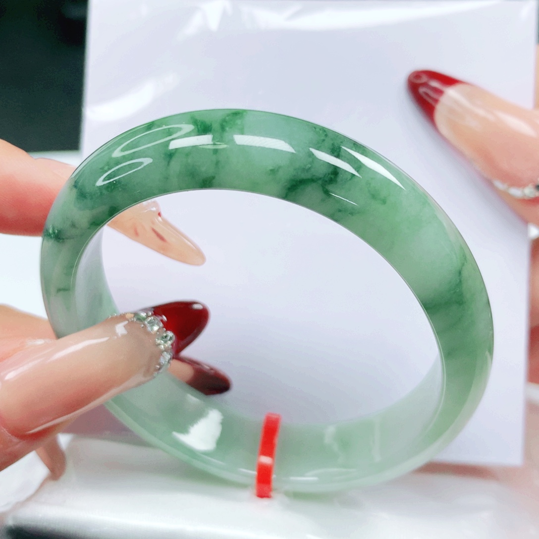 翡翠未镶嵌手镯54贵