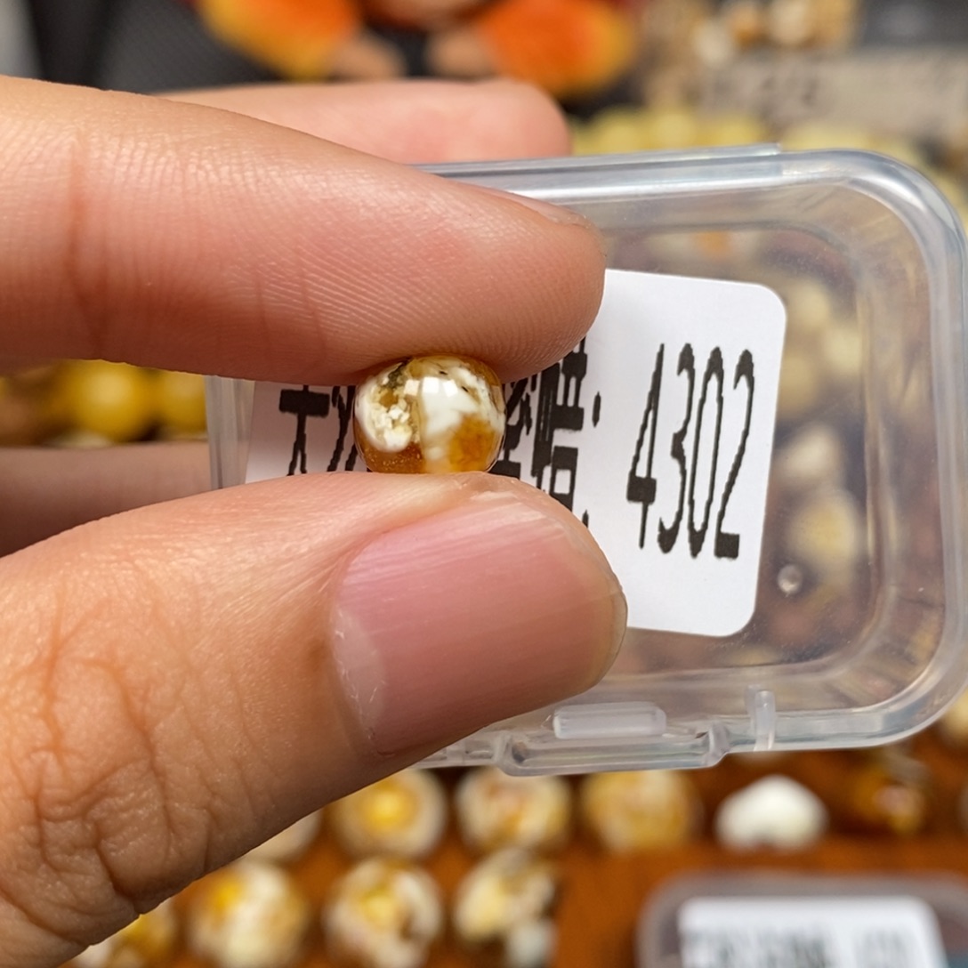 蜜蜡未镶嵌珠宝奇石4302