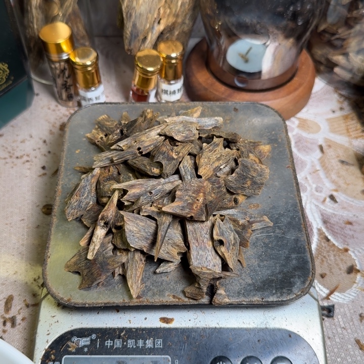 丁***园沉香枕沉香沉香奇楠糖结料块