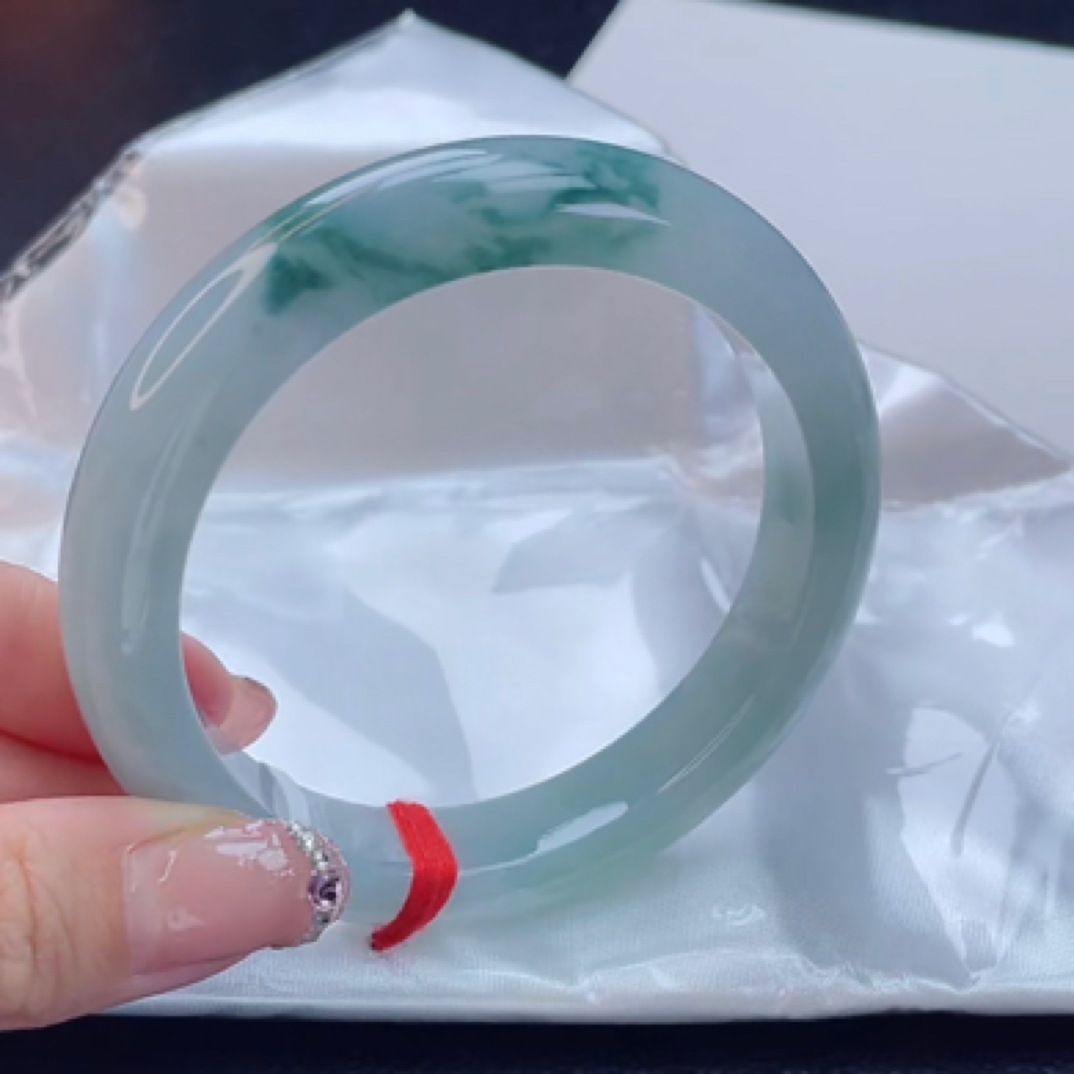 翡翠手镯未镶嵌翡翠