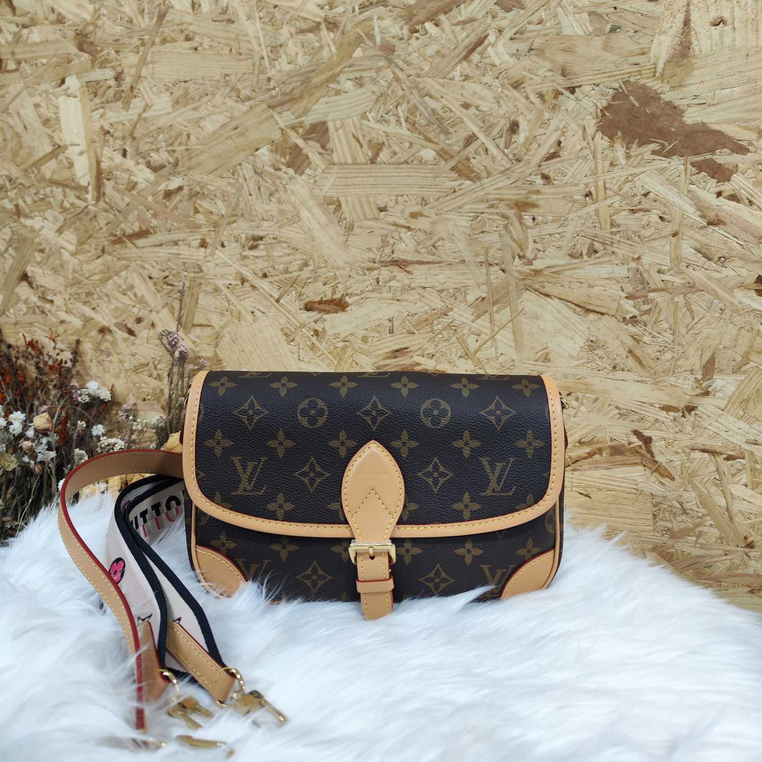 99新 LouisVuitton/路易威登 LV老花邮差法棍包黑肩带 US5120113