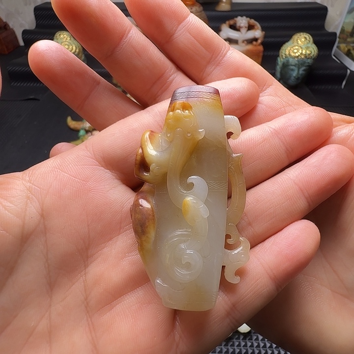对***…和田玉未镶嵌颈饰