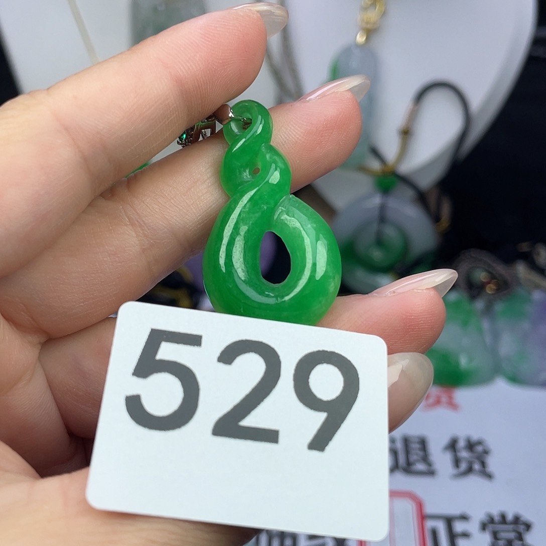 翡翠未镶嵌吊坠(赠链)