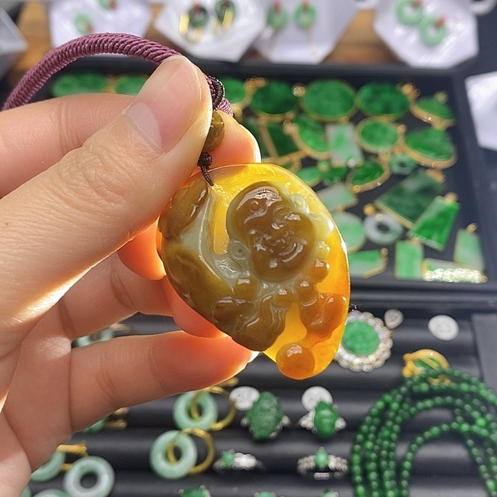 翡翠颈饰未镶嵌天然翡翠