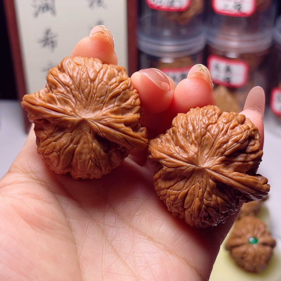 文玩核桃吊坠全品红四正球磨大尺