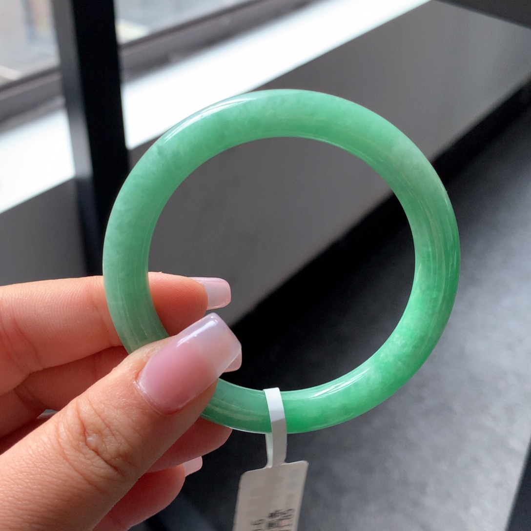 翡翠手镯未镶嵌14 53.4果阳绿圆条