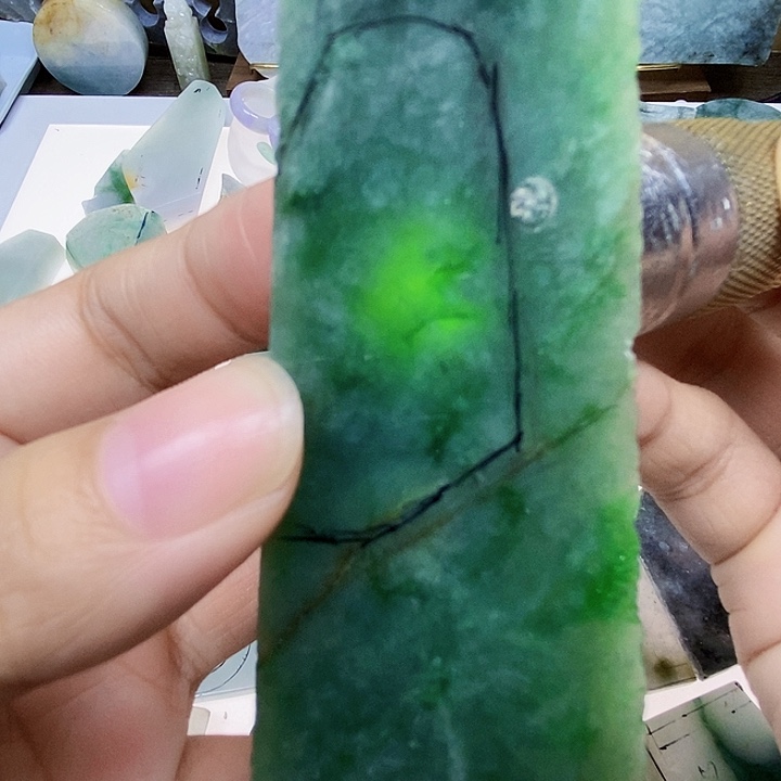 定制翡翠未镶嵌包工料，切料默认雕刻竹节或者花件一个，尺寸尽大