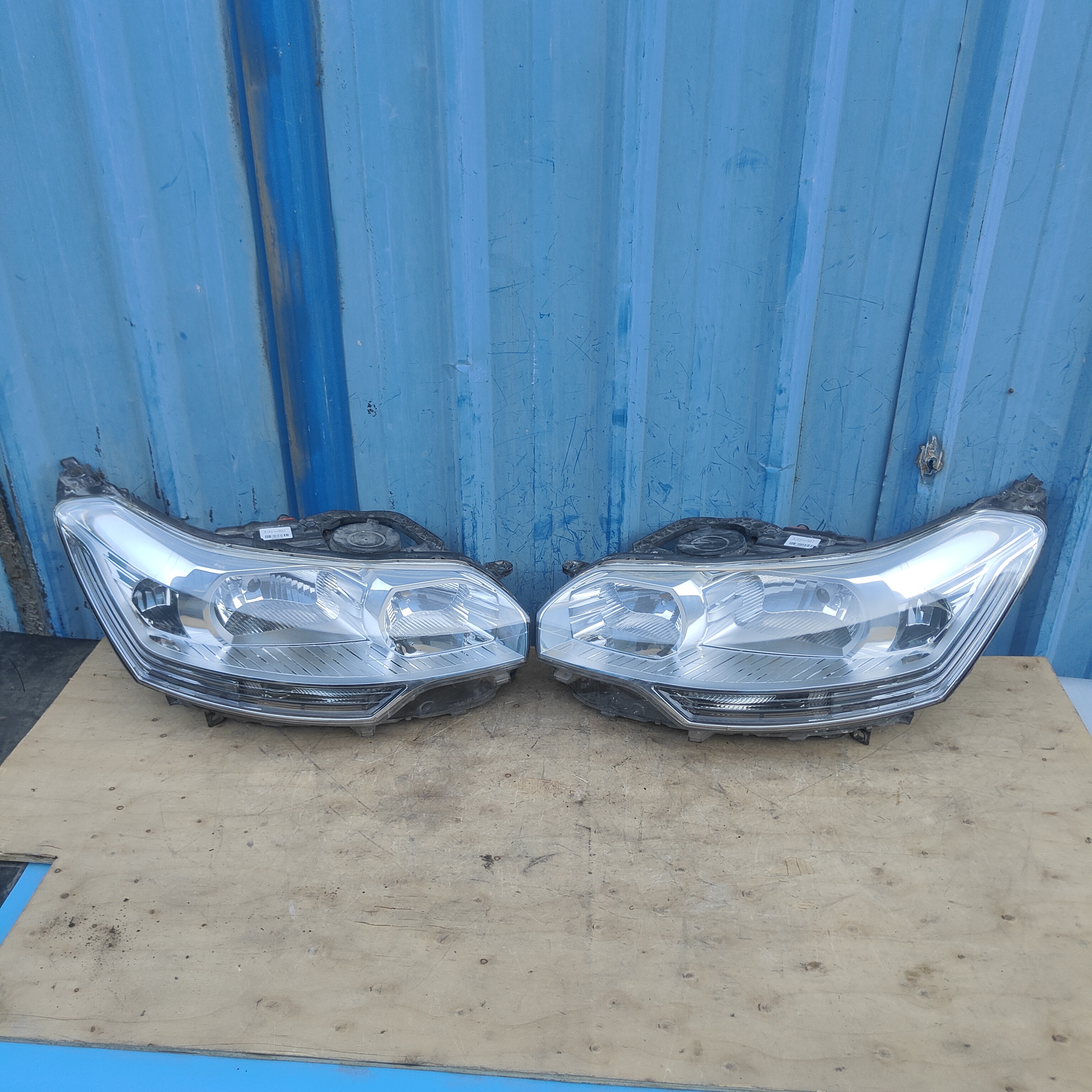 适用于10_12雪铁龙c5低配卤素大灯前置照明灯