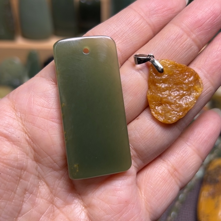 椰***蓉岫岩河磨玉（透闪石质玉）未镶嵌颈饰