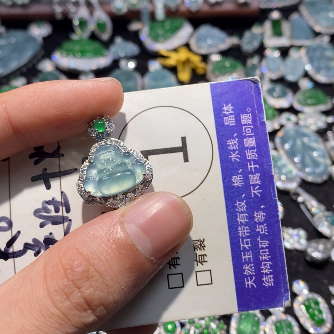 三***壹翡翠未镶嵌颈饰翡翠