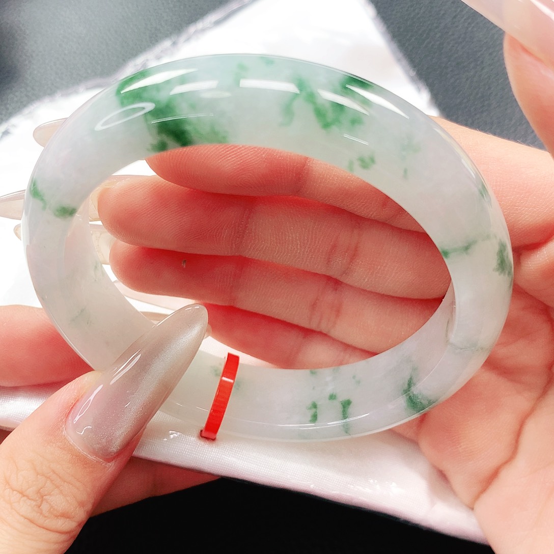 翡翠手镯未镶嵌58圈