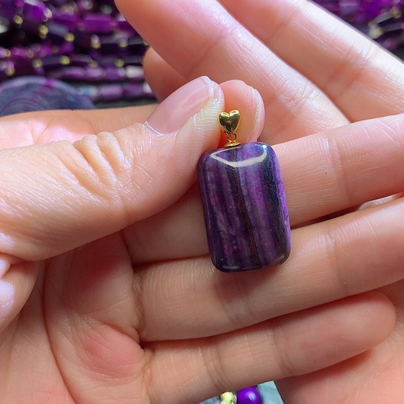 【闪购商品】18K金镶嵌苏纪石（舒俱来）吊坠