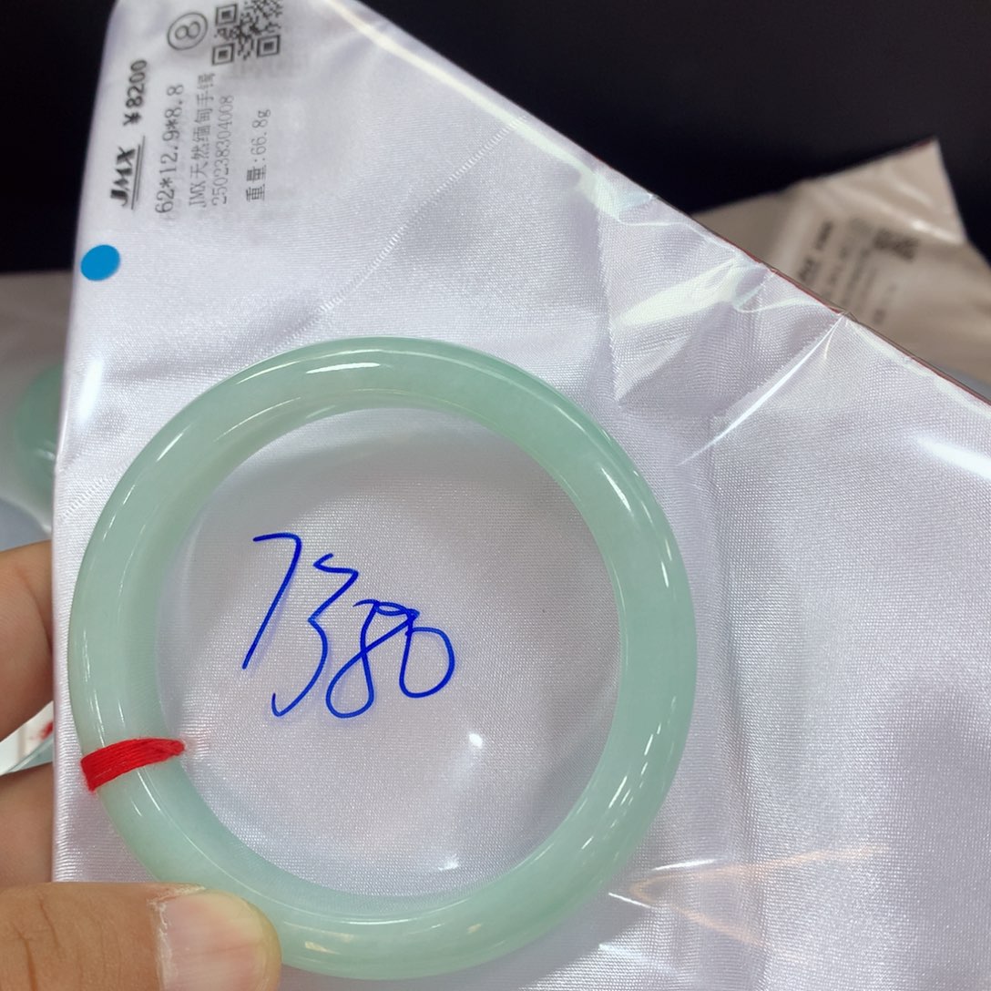 定制翡翠手镯未镶嵌小***?