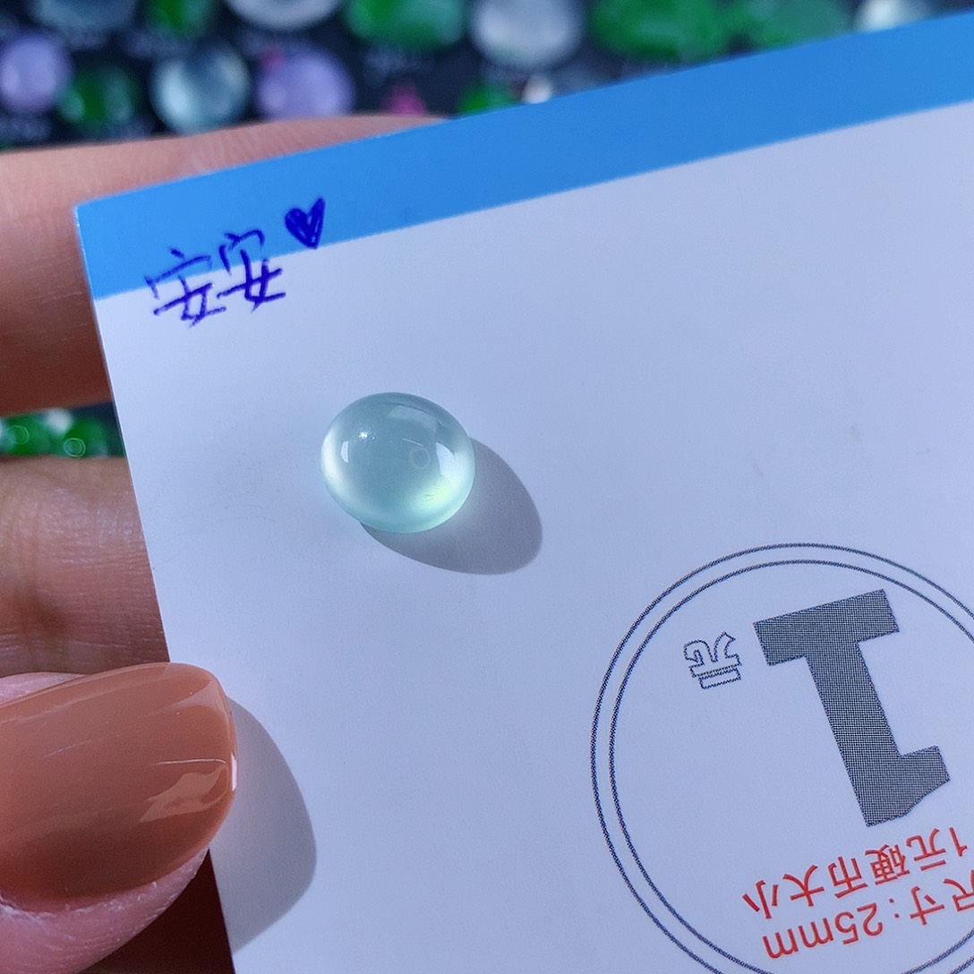 翡翠颈饰未镶嵌天然翡翠高冰蛋面