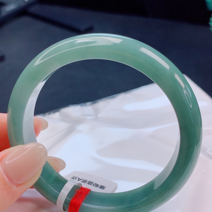 翡翠未镶嵌手镯60圈口