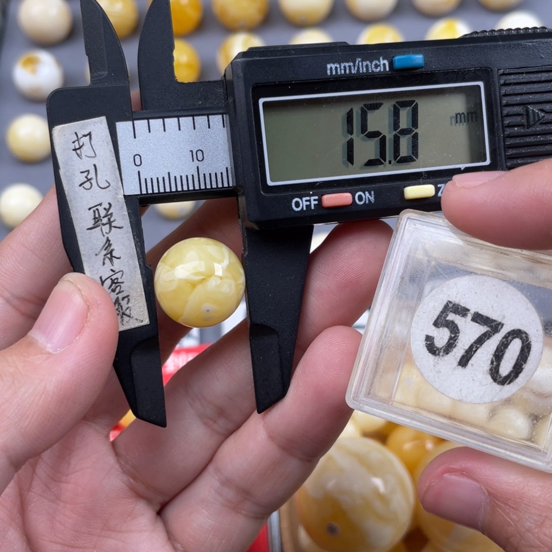 蜜蜡珠宝奇石未镶嵌