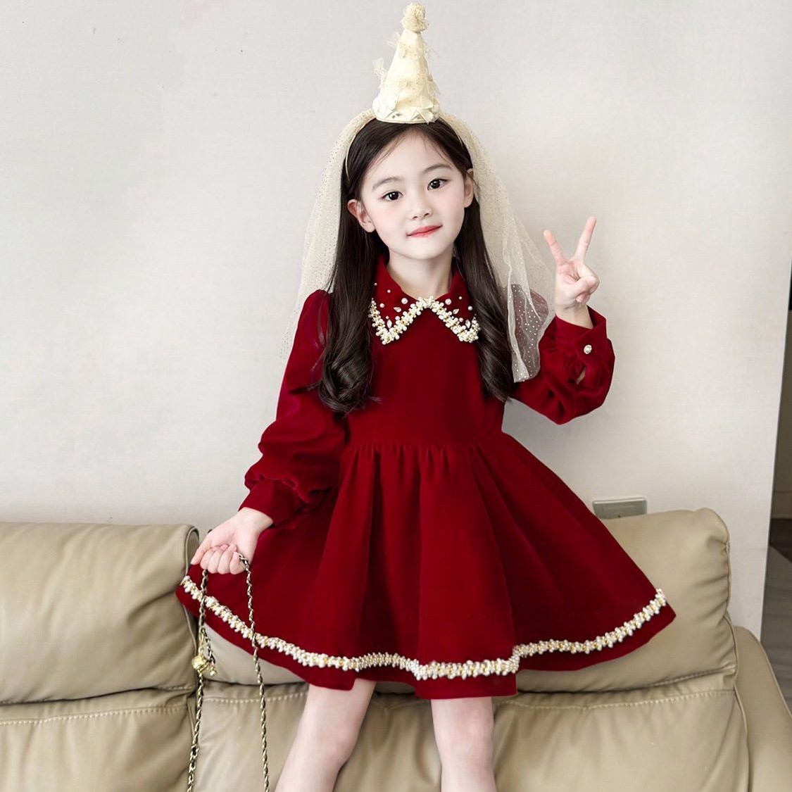 女童珍珠领丝绒连衣裙2025秋冬新款女孩手工钉珠高级感公主裙礼服