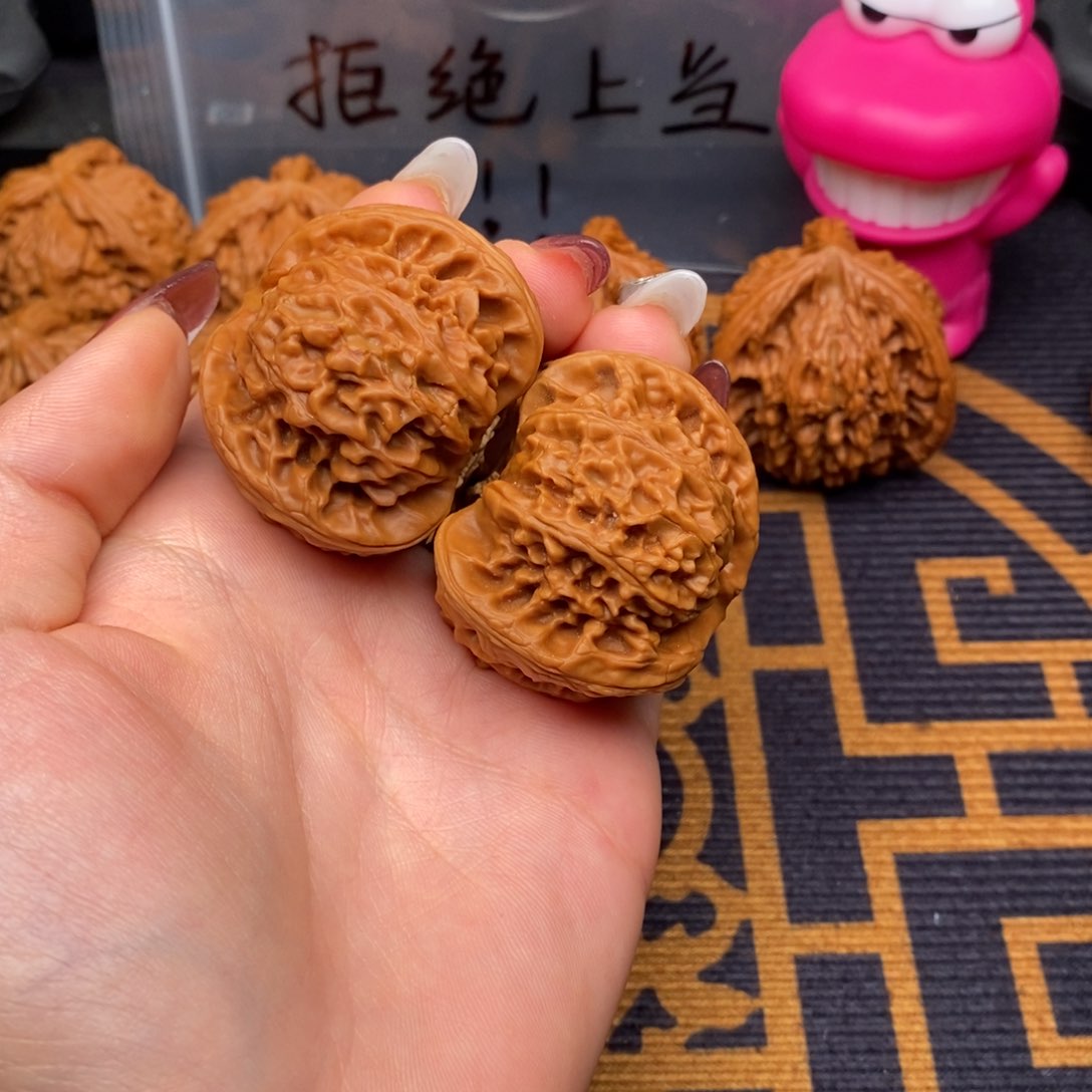 文玩核桃吊坠大***?宫灯
