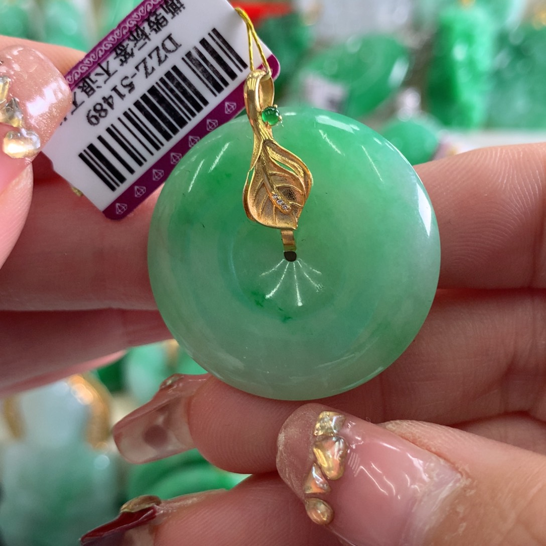 翡翠吊坠(不含链)18K金镶嵌