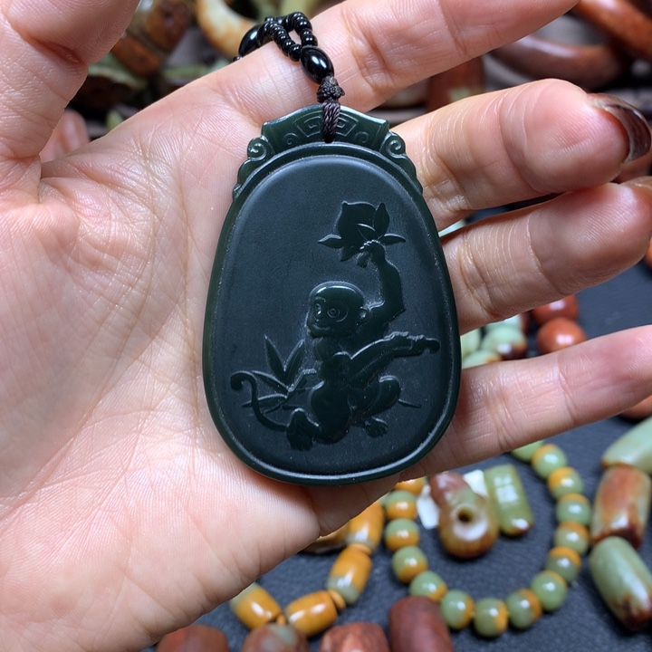 和田玉未镶嵌把件