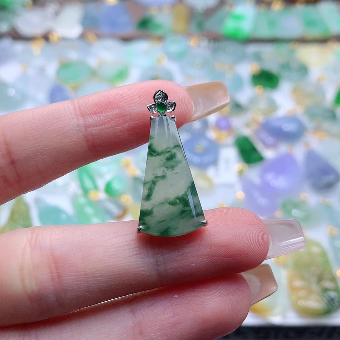 翡翠颈饰未镶嵌翡翠